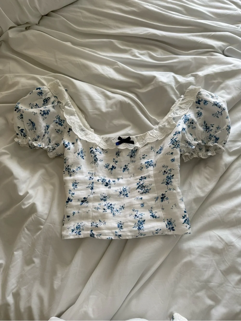 Reformation Alice White Puff Sleeve Top in Orlaya - Blue Floral Print